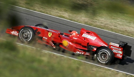 Primeras fotos de Schumacher pilotando el F2007