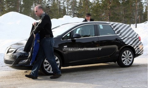 Opel Astra SportsTourer, nuevas fotos espía