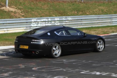 Aston Martin Rapide de competición: cazado