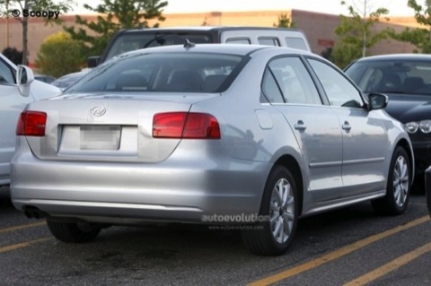 Volkswagen Jetta 2011: fotos espía finales