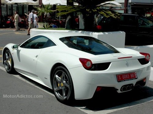 Cazado en blanco: Ferrari 458 Italia, desde Marbella