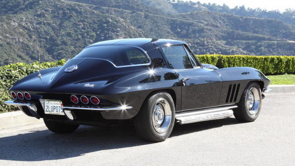 Slash subasta su Corvette Stingray del '66