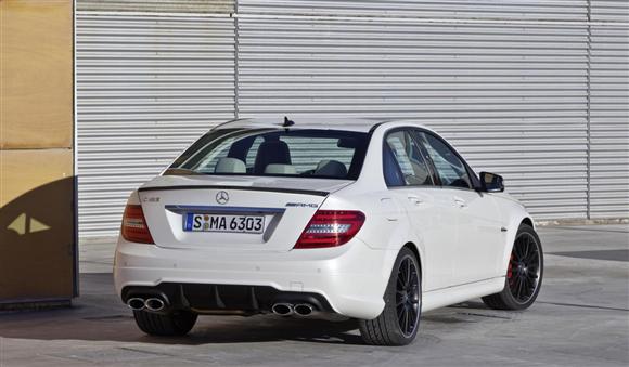 Oficial: renovado Mercedes C63 AMG