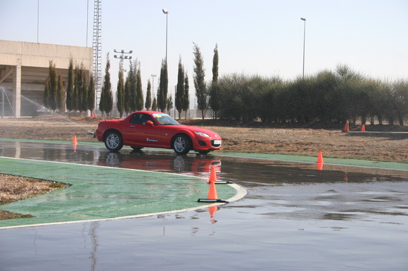 Mazda cede diez vehículos para cursos de conducción