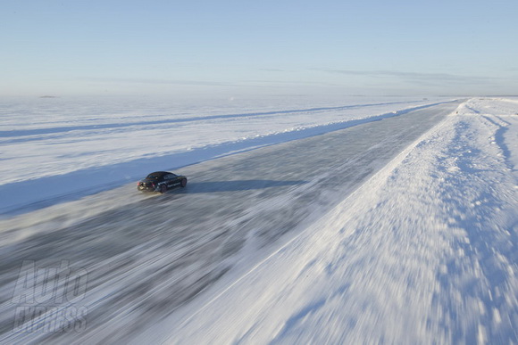 Nuevo récord de velocidad sobre hielo: 330.7 km/h