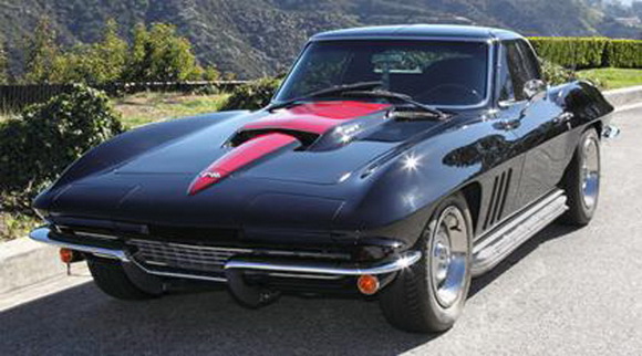 Slash subasta su Corvette Stingray del '66