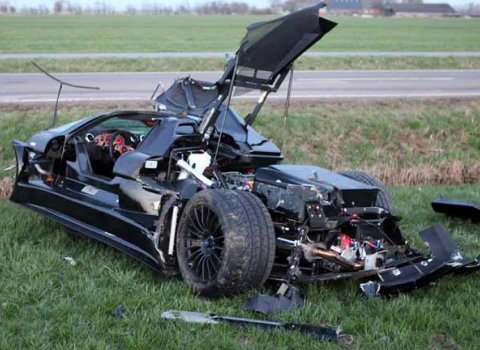 Joven de 20 años destruye un Gumpert Apollo de 300.000 euros