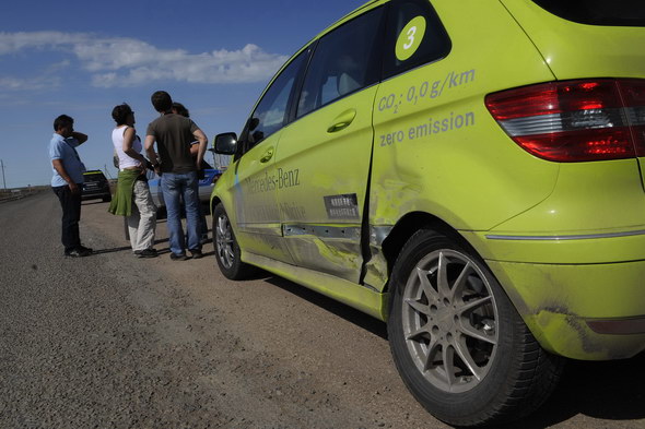 Uno de los Mercedes Clase B F-Cell no seguirá con el viaje a causa de un accidente