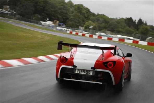 Una vez más: Aston Martin V12 Zagato de competición