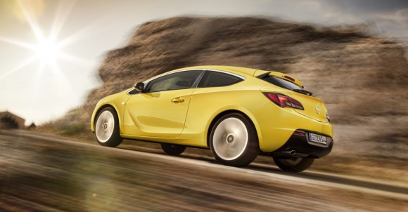 Opel Astra GTC, nuevos detalles y fotos oficiales