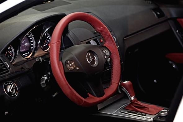 Mercedes-Benz C63 AMG WhiteStorm, por Romeo Ferraris