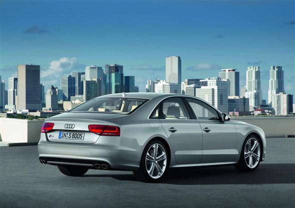 Audi S8, oficial