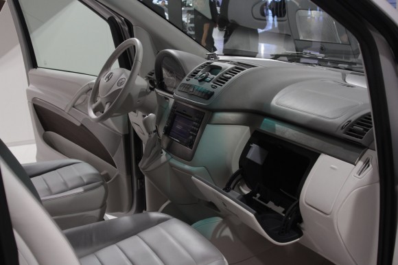 Frankfurt 2011: Mercedes Viano Vision Pearl Concept