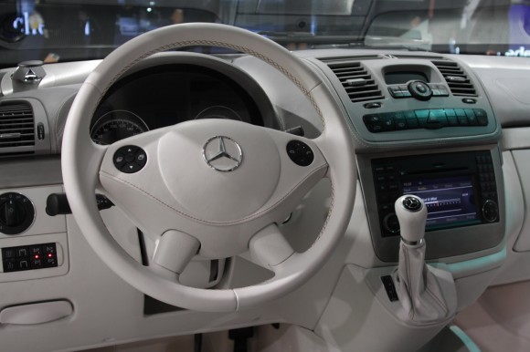 Frankfurt 2011: Mercedes Viano Vision Pearl Concept