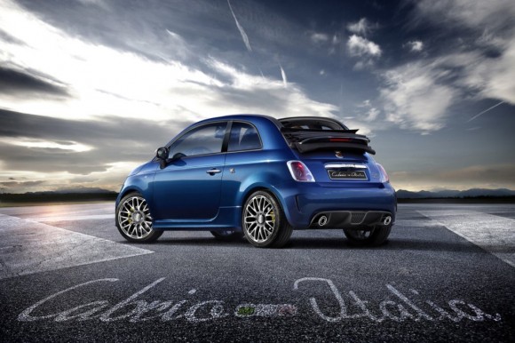 Abarth presenta sus nuevas novedades: 500 Cabrio Italia, 695 Competizione y Punto SuperSport