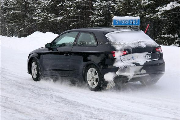 Audi A3, cazado con muy poco camuflaje