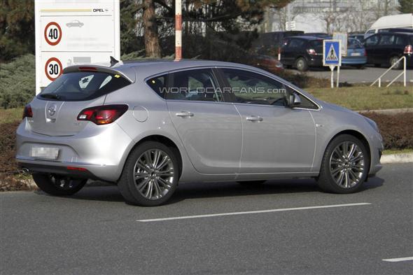 2013 Opel Astra, cazado de nuevo en fotos espía
