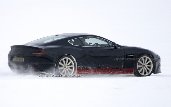 Aston Martin saca a pasear al esperado sucesor del DB9