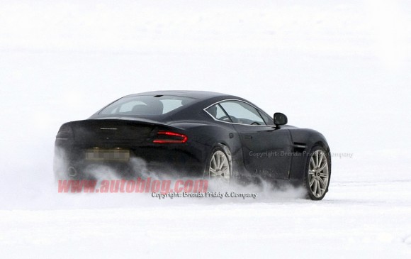 Aston Martin saca a pasear al esperado sucesor del DB9