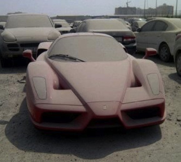 Ferrari Enzo abandonado, a subasta