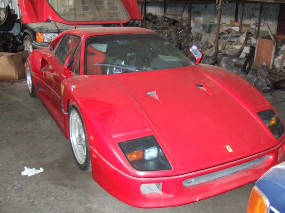 Ferrari Enzo abandonado, a subasta