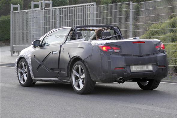 2013 Opel Astra Cabrio, cazado a cielo descubierto