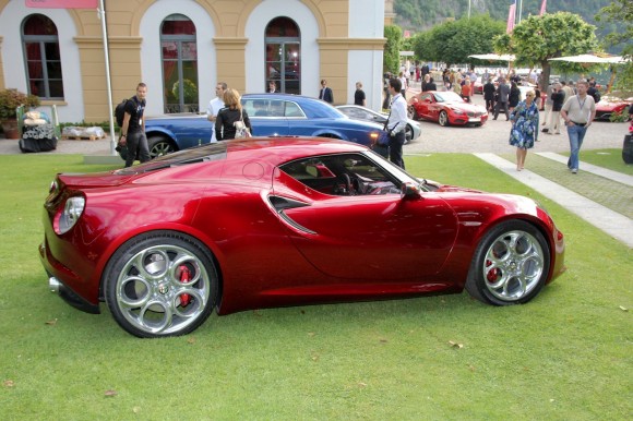 Alfa Romeo lleva un 4C rojo cereza a Villa d?Este