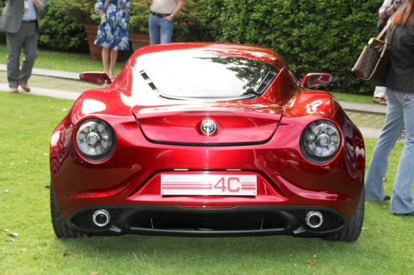 Alfa Romeo lleva un 4C rojo cereza a Villa d?Este