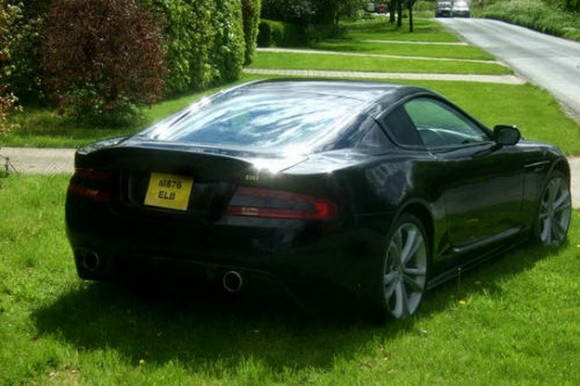 ¿Transformarías tu Toyota Supra en un Aston Martin DBS?