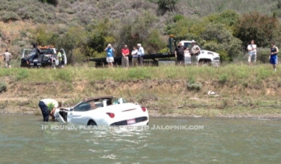 Ferrari California con complejo de fueraborda