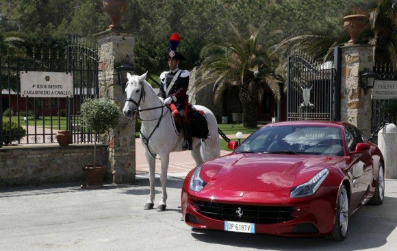 Ferrari rinde tributo a la Reina Isabel II