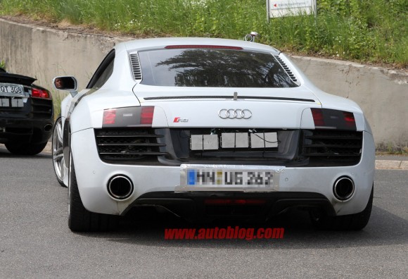 Audi deja ver el R8 2013 casi sin camuflaje