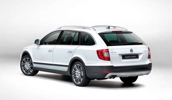 0-000skoda-superb-combi-outdoor002