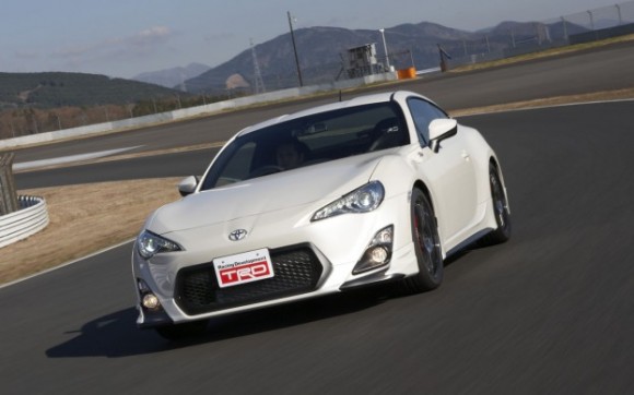 Toyota-GT-86-TRD-front-three-quarter-2-623x389