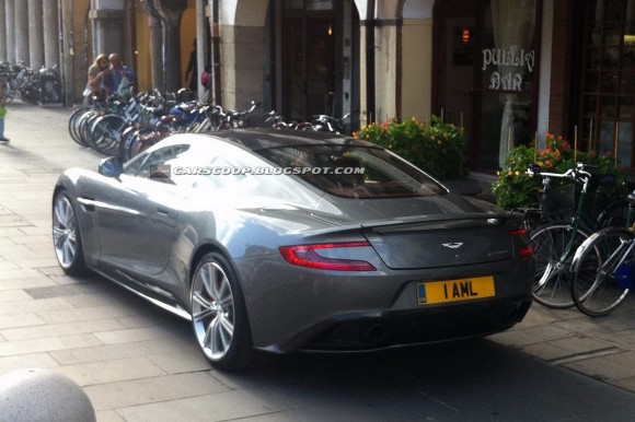 Aston Martin Vanquish, fotos espía al desnudo