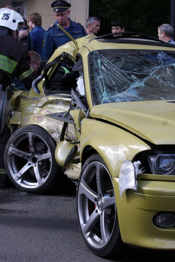Dos conductores del Club BMW M ruso chocan entre sí en mitad de una reunión