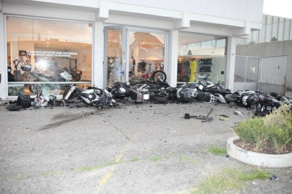 Un Lamborghini Murciélago se estrella contra una motocicleta BMW en Italia