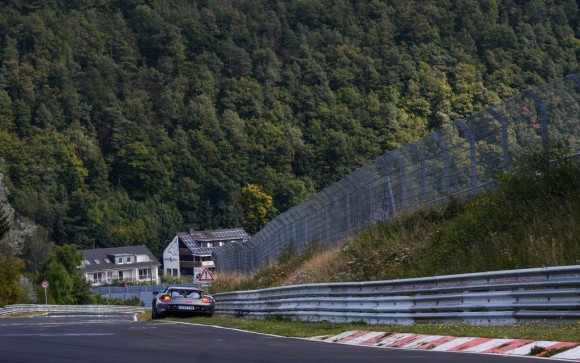 Un Porsche Carrera GT sufre una mala experiencia en Nürburgring