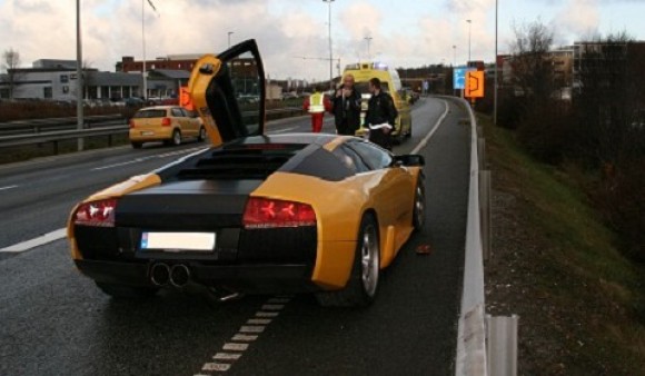 Un Lamborghini Murciélago pierde el control en Noruega
