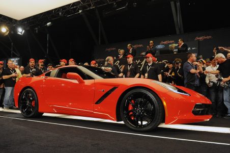 Barret-Jackson vende la primera unidad del Corvette Stingray