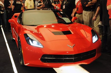 Barret-Jackson vende la primera unidad del Corvette Stingray