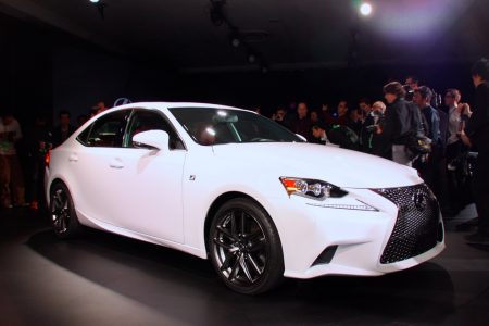 2014-lexus-is-detroit-2013-02