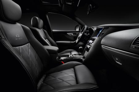 Europa: Infiniti FX Black and White Edition