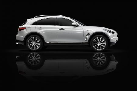 Europa: Infiniti FX Black and White Edition