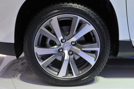 10-2013-peugeot-2008-geneva