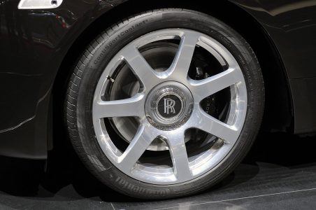 13-2014-rolls-royce-wraith-geneva