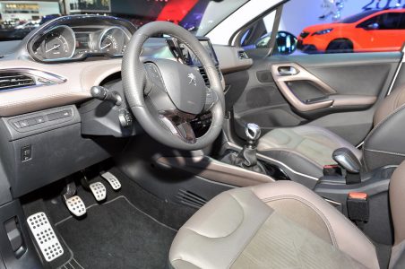 14-2013-peugeot-2008-geneva