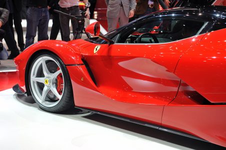 17-ferrari-laferrari-geneva