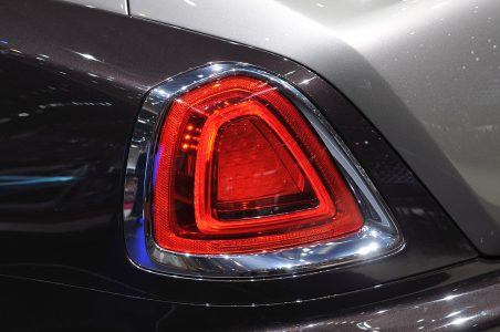 18-2014-rolls-royce-wraith-geneva