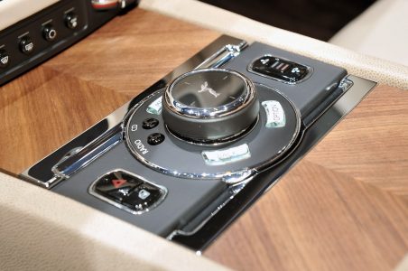 22-2014-rolls-royce-wraith-geneva